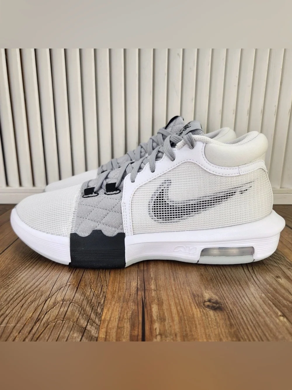 Nike LeBron James Witness VIII 8 White Light Smoke Grey FB2239-100 no lid